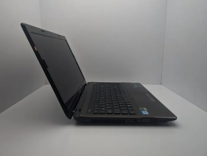 Ігровий ноутбук Asus K53SV / 15.6" (1366x768) TN / Intel Core i5-2410M (2 (4) ядра по 2.3 - 2.9 GHz) / 8 GB DDR3 / 120 GB SSD / nVidia GeForce GT 540M, 2 GB DDR3, 128-bit / WebCam б/в - зображення 4