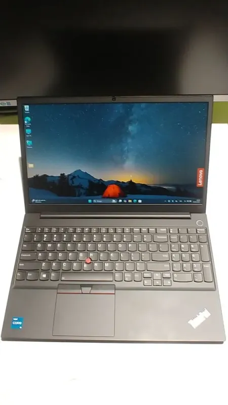 Ультрабук Б-клас Lenovo ThinkPad E15 Gen 2 / 15.6" (1920x1080) IPS / Intel Core i5-1135G7 (4 (8) ядра по 2.4 - 4.2 GHz) / 8 GB DDR4 / 256 GB SSD / Intel Iris Xe Graphics / WebCam б/в - зображення 2