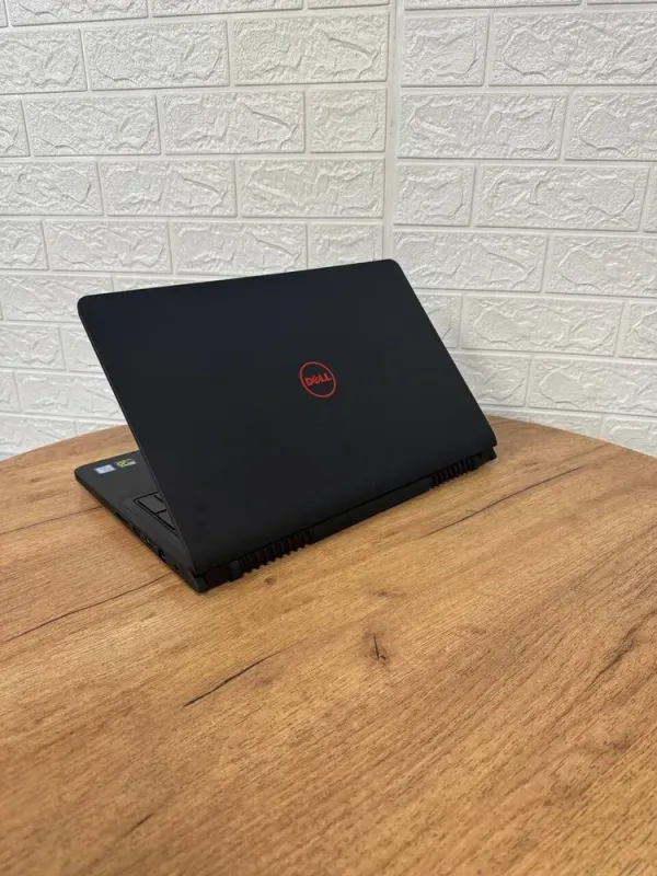 Ігровий ноутбук Б-клас Dell Inspiron 15 5577 / 15.6" (1920x1080) TN / Intel Core i5-7300HQ (4 ядра по 2.5 - 3.5 GHz) / 16 GB DDR4 / 128 GB SSD NVMe + 1000 GB HDD / nVidia GeForce GTX 1050, 4 GB GDDR5, 128-bit / WebCam б/в - зображення 6