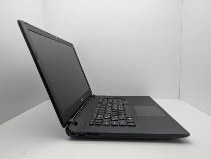 Ноутбук Acer Aspire ES1-521 / 15.6" (1366x768) TN / AMD E2-6110 (4 ядра по 1.5 GHz) / 8 GB DDR3 / 128 GB SSD / AMD Radeon R2 Graphics / WebCam / DVD-ROM б/в - зображення 4