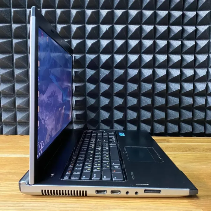 Ноутбук Б-клас Dell Vostro 3750 / 17.3" (1600x900) TN / Intel Core i5-2410M (2 (4) ядра по 2.3 - 2.9 GHz) / 8 GB DDR3 / 256 GB SSD / nVidia GeForce GT 525M, 1 GB GDDR3, 128-bit / WebCam / DVD-ROM б/в - зображення 3