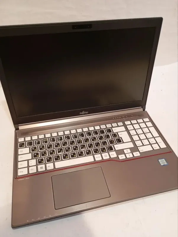 Ноутбук Fujitsu LifeBook E756 / 15.6'' (1366x768) TN / Intel Core i5-6300U (2 (4) ядра по 2.4 - 3.0 GHz) / 8 GB DDR4 / 256 GB SSD / Intel HD Graphics 520 / WebCam / DVD-RW б/в - зображення 3