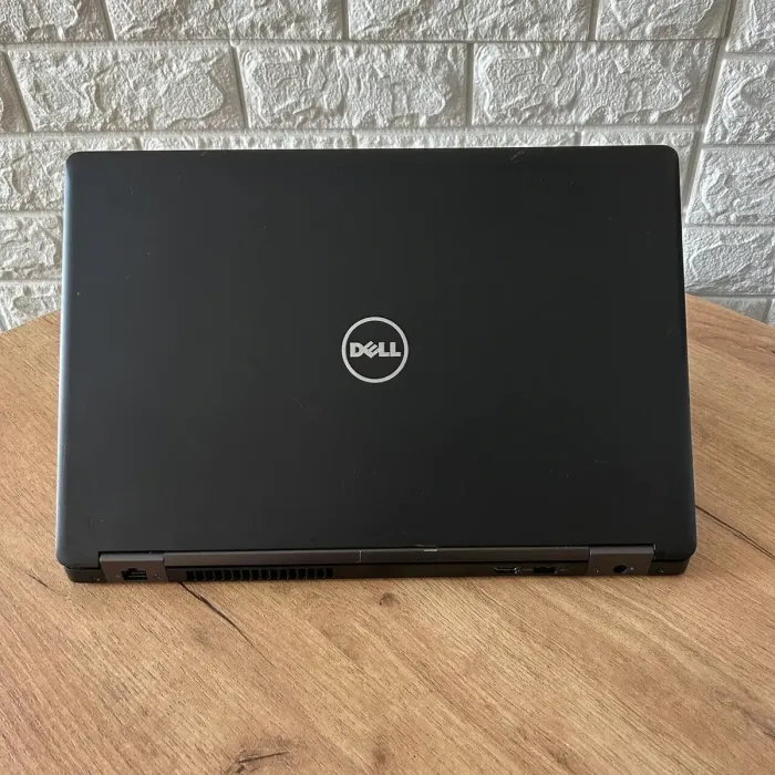 Ігровий ноутбук Б-клас Dell Latitude 5580 / 15.6" (1920x1080) TN / Intel Core i7-7600U (2 (4) ядра по 2.8 - 3.9 GHz) / 16 GB DDR4 / 240 GB SSD / nVidia GeForce 930MX, 2 GB DDR3, 64-bit б/в - зображення 3