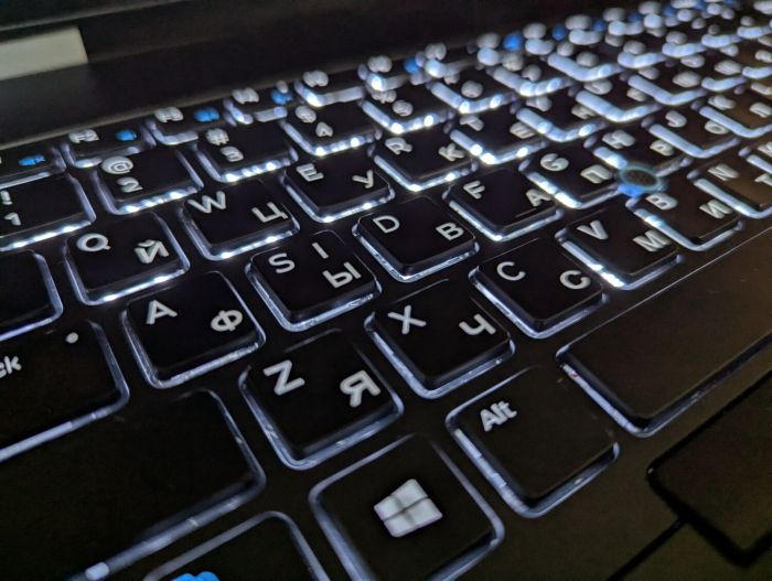 Ноутбук Dell Latitude E5570 / 15.6" (1920x1080) IPS / Intel Core i5-6440HQ (4 ядра по 2.6 - 3.5 GHz) / 8 GB DDR4 / 240 GB SSD / Intel HD Graphics 520 / HDMI / WebCam / Windows 10 б/в - зображення 6