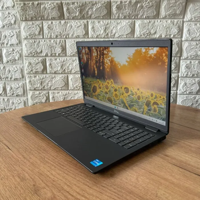 Ноутбук Б-клас Dell Latitude 3520 / 15.6" (1366x768) TN / Intel Core i5-1135G7 (4 (8) ядра по 2.4 - 4.2 GHz) / 8 GB DDR4 / 256 GB SSD / Intel Iris Xe Graphics / WebCam б/в - зображення 5