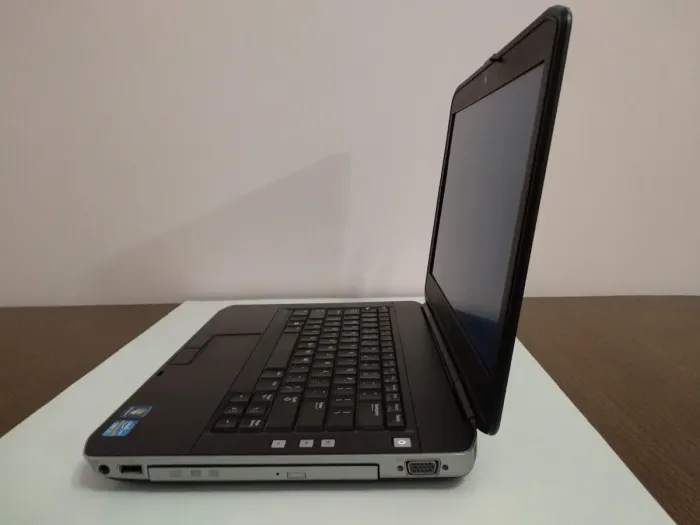 Ноутбук Б-клас Dell Latitude E5430 / 14" (1366x768) TN / Intel Core i3-2328M (2 (4) ядра по 2.2 GHz) / 4 GB DDR3 / 500 GB HDD / Intel HD Graphics 3000 / WebCam / DVD-RW / HDMI б/в - зображення 5