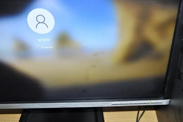 Комплект ПК: Fujitsu Esprimo D756 E85 SFF / Intel Core i5-6500 (4 ядра по 3.2 - 3.6 GHz) / 8 GB DDR4 / 240 GB SSD / Intel HD Graphics 530 + Монітор Б-клас 22" (1680x1050) TN / VGA, DVI б/в - зображення 6