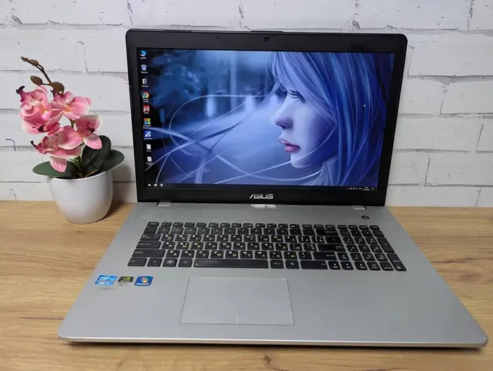 Ноутбук Б-клас Asus N76V / 17.3" (1920x1080) TN / Intel Core i7-3610QM (4 (8) ядра по 2.3 - 3.3 GHz) / 12 GB DDR3 / 128 GB SSD + 750 GB HDD / nVidia GeForce GT 630M, 1 GB GDDR5, 128-bit / WebCam / DVD-ROM б/в - зображення 2