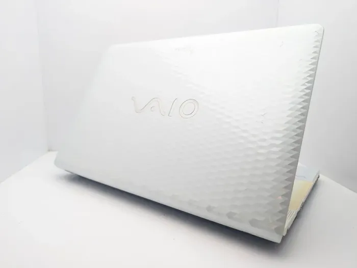 Ноутбук Sony VPC-EJ / 17.3" (1600x900) TN / Intel Pentium B960 (2 ядра по 2.2 GHz) / 6 GB DDR3 / 500 GB HDD / Intel HD Graphics 2000 / WebCam б/в - зображення 8