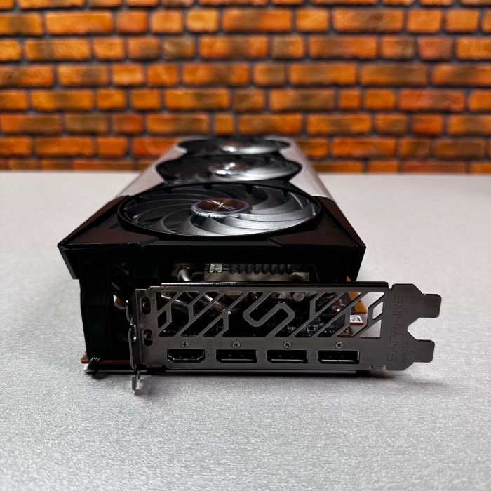 Дискретна відеокарта Sapphire Nitro+ Radeon RX 6900 XT Special Edition OC, 16 GB GDDR6, 256-bit / 1x HDMI, 2x DisplayPort, 1x USB Type-C / (11308-03-20G) б/в - зображення 3