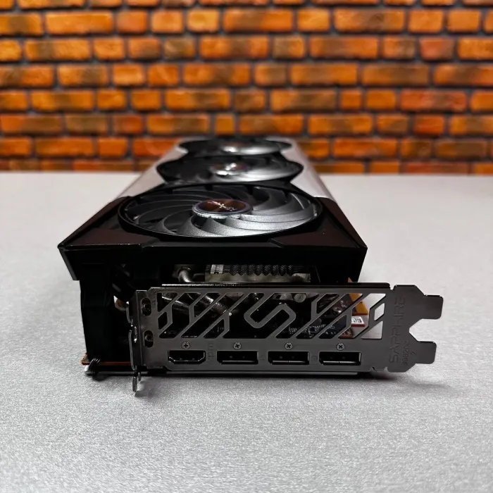 Дискретна відеокарта Sapphire Nitro+ Radeon RX 6900 XT Special Edition OC, 16 GB GDDR6, 256-bit / 1x HDMI, 2x DisplayPort, 1x USB Type-C / (11308-03-20G) б/в - зображення 3