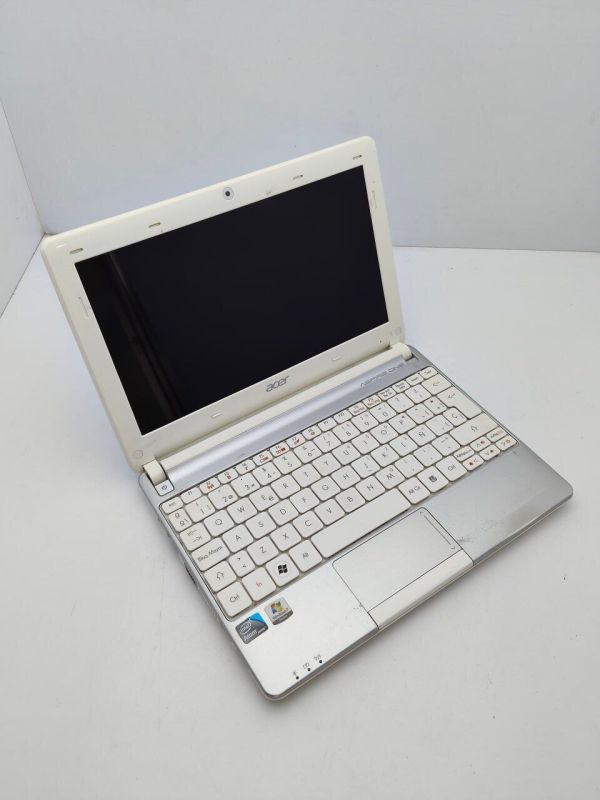 Нетбук Acer Aspire One 101 / 10.6" (1366x768) TN / Intel Atom N2600 (2 (4) ядра по 1.6 GHz) / 4 GB DDR3 / 160 GB HDD / Intel Graphics / WebCam б/в - зображення 4