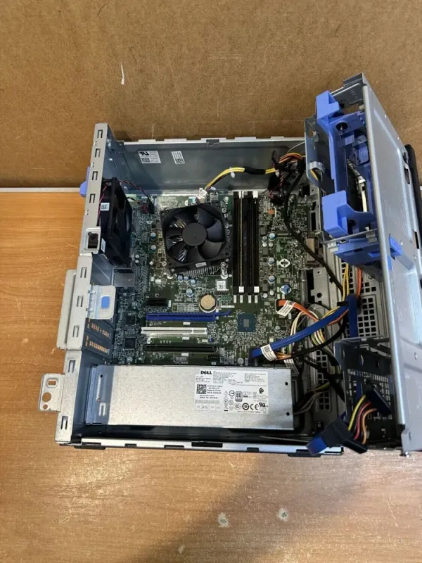 Комп'ютер Dell OptiPlex 7050 Tower / Intel Core i5-7500 (4 ядра по 3.4 - 3.8 GHz) / 16 GB DDR4 / 500 GB SSD / Intel HD Graphics 630 / 240W / HDMI / DisplayPort б/в - зображення 7