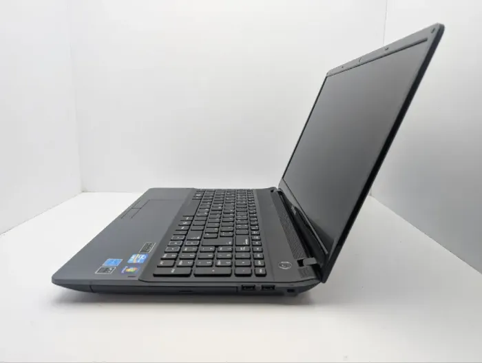 Ноутбук Samsung 300E / 15.6" (1366x768) TN / Intel Core i5-2450M (2 (4) ядра по 2.5 - 3.1 GHz) / 8 GB DDR3 / 500 GB HDD / nVidia GeForce GT 520MX, 1GB DDR3, 64-bit / WebCam б/в - зображення 6