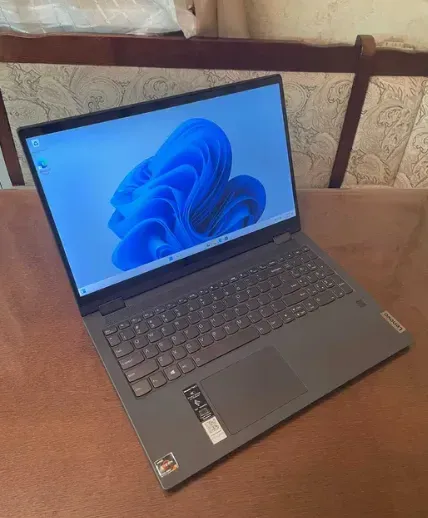 Ноутбук-трансформер Lenovo Flex 5 15ALC05 / 15.6" (1920x1080) IPS Touch / AMD Ryzen 5 5500U (6 (12) ядер по 2.1 - 4.0 GHz) / 8 GB DDR4 / 256 GB SSD / AMD Radeon Vega 7 / WebCam б/в - зображення 2