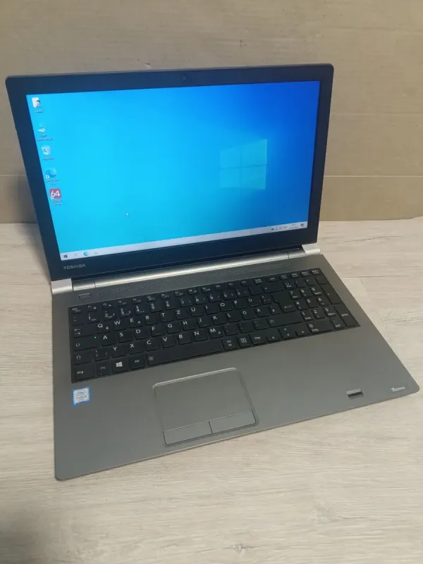Ноутбук Б-клас Toshiba Tecra A50-C / 15.6" (1366x768) TN / Intel Core i5-6200U (2 (4) ядра по 2.3 - 2.8 GHz) / 8 GB DDR3 / 240 GB SSD / Intel HD Graphics 520 / WebCam б/в - зображення 2