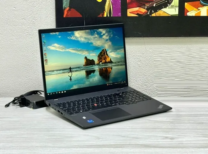 Ноутбук Lenovo ThinkPad T16 Gen 1 / 16" (1920x1200) IPS / Intel Core i5-1235U (10 (12) ядер по 3.3 - 4.4 GHz) / 32 GB DDR4 / 512 GB SSD M.2 / Intel Iris Xe Graphics / WebCam / Win 10 Pro б/в - зображення 3