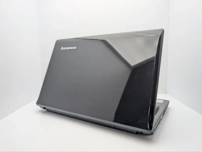 Ноутбук Lenovo G570 / 15.6" (1366x768) TN / Intel Core i3-2350M (2 (4) ядра по 2.3 GHz) / 8 GB DDR3 / 320 GB HDD / Intel HD Graphics 3000 / WebCam / DVD-ROM б/в - зображення 8
