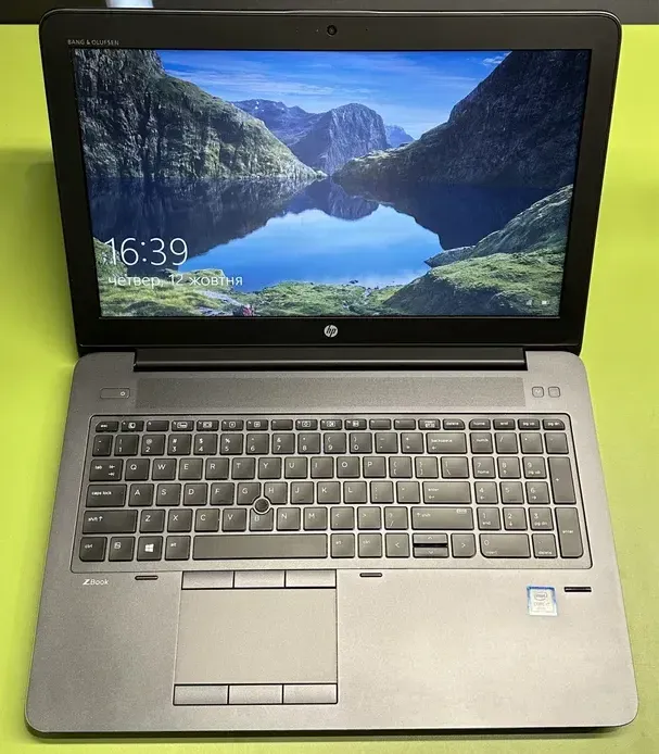 Робоча станція HP ZBook 15 G3 / 15.6" (1920x1080) TN / Intel Core i7-6700HQ (4 (8) ядра по 2.6 - 3.5 GHz) / 16 GB DDR4 / 256 GB SSD / nVidia Quadro M1000M, 2 GB GDDR5, 128-bit / WebCam / Windows 10 PRO Lic б/в - зображення 3