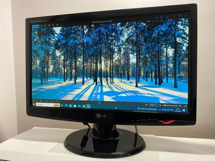 Монітор LG Flatron W2043T-PF / 20" (1600x900) TN / VGA, DVI / VESA 100x100 б/в - зображення 2