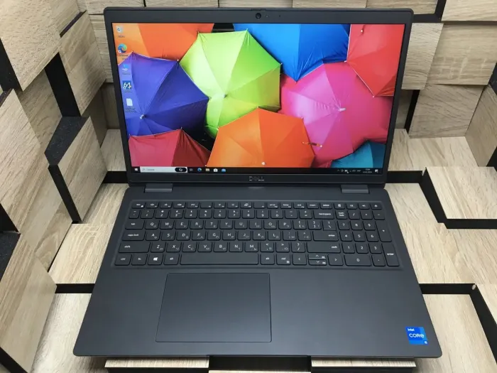 Ноутбук Б-клас Dell Latitude 3520 / 15.6" (1920x1080) IPS / Intel Core i5-1135G7 (4 (8) ядра по 2.4 - 4.2 GHz) / 8 GB DDR4 / 256 GB SSD M.2 / Intel Iris Xe Graphics / WebCam / USB 3.2 / HDMI / Windows 10 б/в - зображення 2