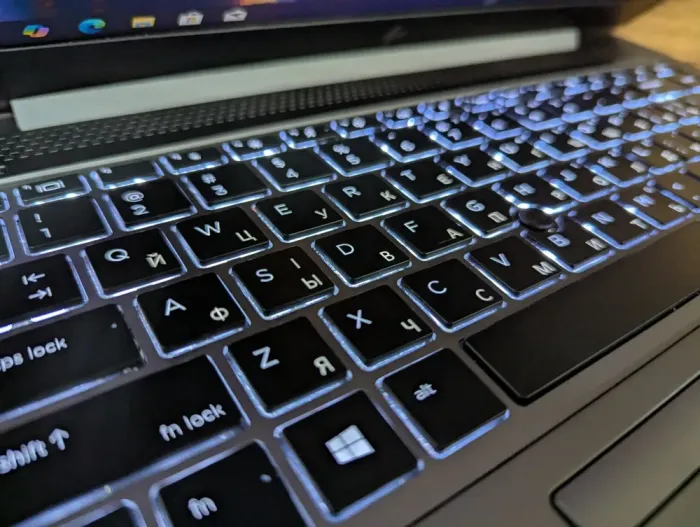 Мобільна робоча станція HP zBook 14u G6 / 14" (1920x1080) IPS / Intel Core i5-8265U (4 (8) ядра по 1.6 - 3.9 GHz) / 16 GB DDR4 / 256 GB SSD / AMD Radeon Pro WX 3200, 4 GB GDDR5, 128-bit / WebCam / TouchID / Windows 10 б/в - зображення 6