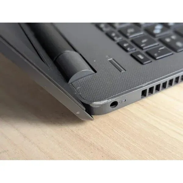 Ноутбук Б-клас HP 250 G6 / 15.6" (1366x768) TN / Intel Core i3-7020U (2 (4) ядра по 2.3 GHz) / 8 GB DDR4 / 128 GB SSD / Intel HD Graphics 620 / WebCam б/в - зображення 3