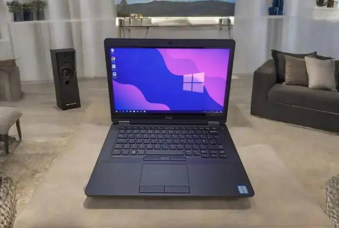 Ультрабук Б-клас Dell Latitude E5470 / 14" (1920x1080) IPS / Intel Core i5-6440HQ (4 ядра по 2.6 - 3.5 GHz) / 8 GB DDR4 / 240 GB SSD / Intel HD Graphics 530 / WebCam / Win 10 Pro б/в - зображення 2