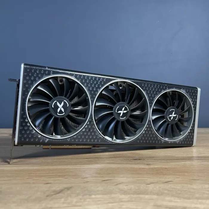 Дискретна відеокарта AMD Radeon RX 6700 XT, 12 GB GDDR6, 192-bit / 1x HDMI, 3x DisplayPort б/в - зображення 2