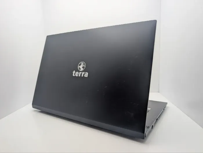 Ноутбук Terra Mobile 1715 / 17.3" (1600x900) TN / Intel Core i5-8250U (4 (8) ядра по 1.6 - 3.4 GHz) / 8 GB DDR4 / 240 GB SSD / Intel UHD Graphics 620 / WevCam / DVD-ROM б/в - зображення 8
