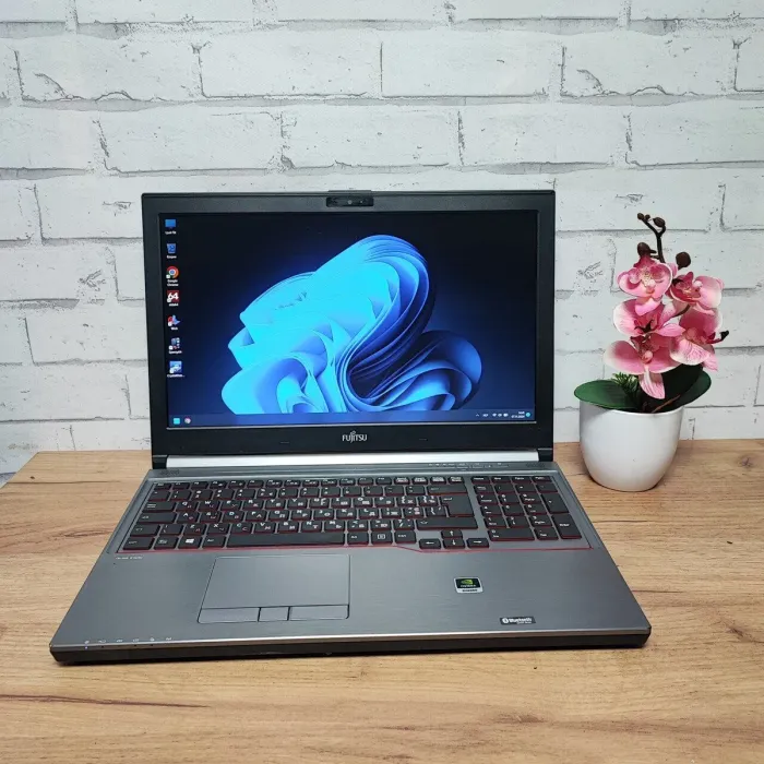 Мобільна робоча станція Fujitsu Celsius H730 / 15.6" (1920x1080) TN / Intel Core i7-4610M (2 (4) ядра по 3.0 - 3.7 GHz) / 8 GB DDR3 / 128 GB SSD / nVidia Quadro K510M, 1 GB GDDR5, 64-bit / WebCam б/в - зображення 2