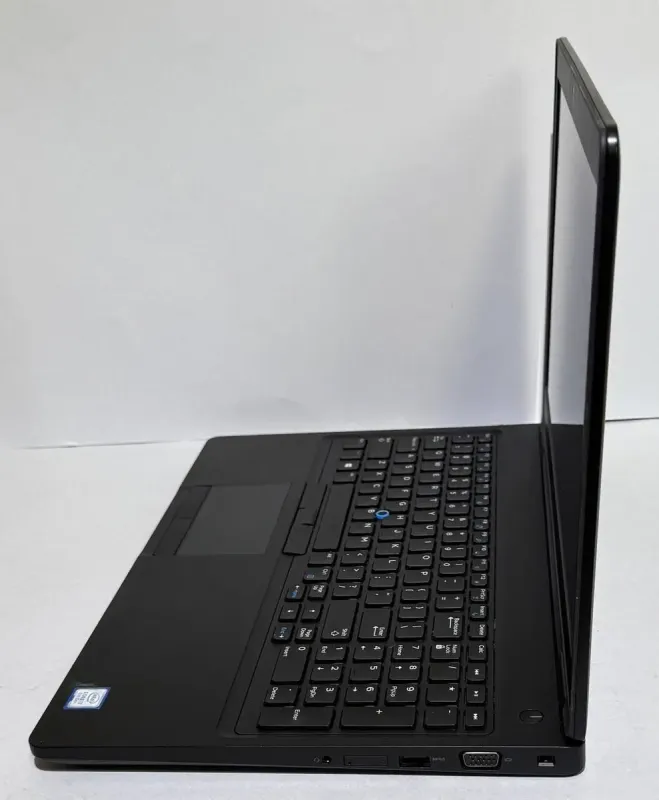 Ігровий ноутбук Dell Latitude 5591 / 15.6" (1920x1080) IPS / Intel Core i7-8850H (6 (12) ядер по 2.6 - 4.3 GHz) / 16 GB DDR4 / 512 GB SSD / nVidia GeForce MX130, 2GB DDR5, 64-bit / WebCam б/в - зображення 5