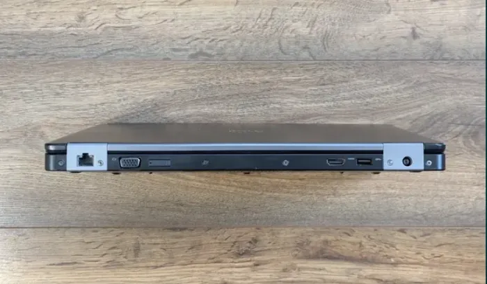 Ультрабук Б-клас Dell Latitude E5470 / 14" (1366x768) TN / Intel Core i5-6200U (2 (4) ядра по 2.3 - 2.8 GHz) / 8 GB DDR4 / 256 GB SSD / Intel HD Graphics 530 / WebCam / HDMI б/в - зображення 6