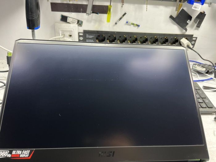 Ігровий ноутбук Б-класу MSI GE76 Raider 12UGS-201US / 17,3" (1920x1080) IPS / Intel Core i7-12700H (14 (20) ядер по 3,5 - 4,7 ГГц) / 32 ГБ DDR4 / 960 ГБ SSD / nVidia GeForce RTX 3070 Ti, 8 ГБ GDDR6, 256-bit / WebCam б/в - зображення 3