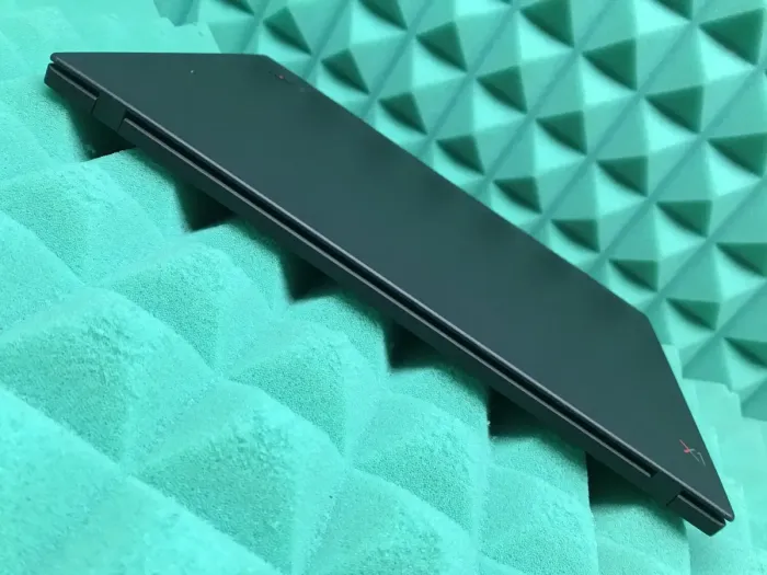 Ультрабук Б-клас Lenovo ThinkPad X1 Carbon (7th Gen) / 14" IPS Touch / Core i5-8365U (4(8) ядра по 1.6-4.1GHz) / 16GB DDR3 / 256GB SSD M.2 / UHD Graphics 620 / WebCam / Fingerprint / б/в - зображення 9