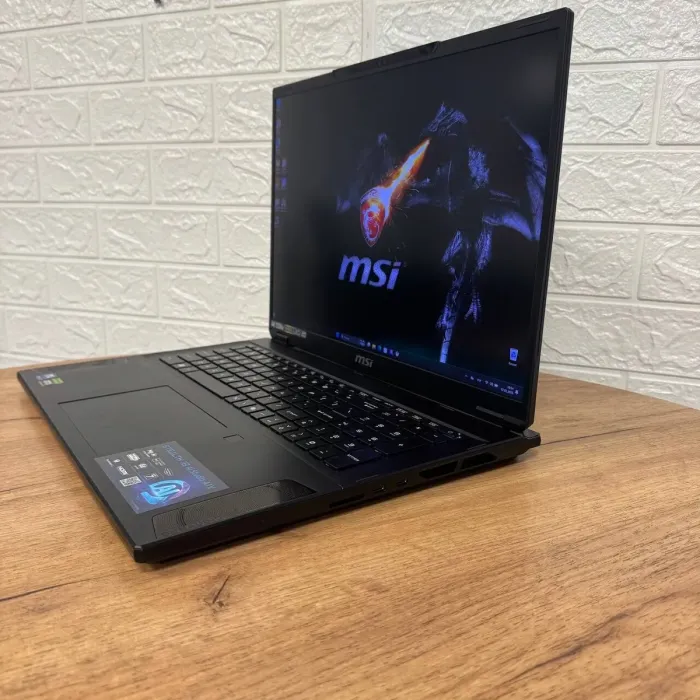 Ігровий ноутбук MSI Stealth 18 AI Studio A1VHG / 18" (3840x2400) IPS / Intel Core Ultra 9 185H (16 (22) ядер по 1.8 - 5.1 GHz) / 32 GB DDR5 / 1000 GB SSD / nVidia GeForce RTX 4080, 12 GB GDDR6, 192-bit / WebCam б/в - зображення 5