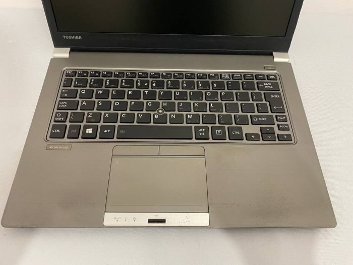 Ультрабук Б-клас Toshiba Portege Z30-A-189 / 13.3" (1366x768) TN / Intel Core i5-4210U (2 (4) ядра по 1.7 - 2.7 GHz) / 8 GB DDR3 / 128 GB SSD / Intel HD Graphics 4400 / WebCam б/в - зображення 4