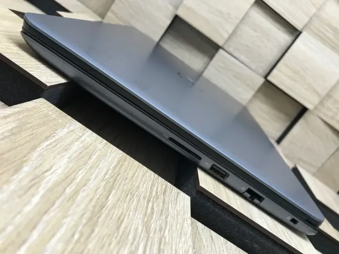 Ноутбук Б-клас Dell Vostro 5581 / 15.6" (1920x1080) IPS / Intel Core i5-8265U (4 (8) ядра по 1.6 - 3.9 GHz) / 8 GB DDR4 / 256 GB SSD M.2 / Intel UHD Graphics 620 / WebCam / HDMI / Windows 10 б/в - зображення 6