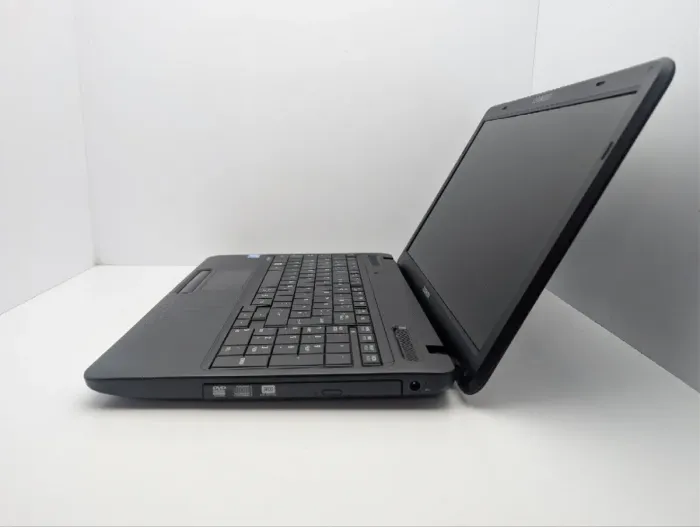 Ноутбук Toshiba Satellite C650 / 15.6" (1366x768) TN / Intel Pentium T4500 (2 (4) ядра по 2.3 GHz) / 6 GB DDR3 / 320 GB HDD / Intel HD Graphics / WebCam / DVD-ROM б/в - зображення 5