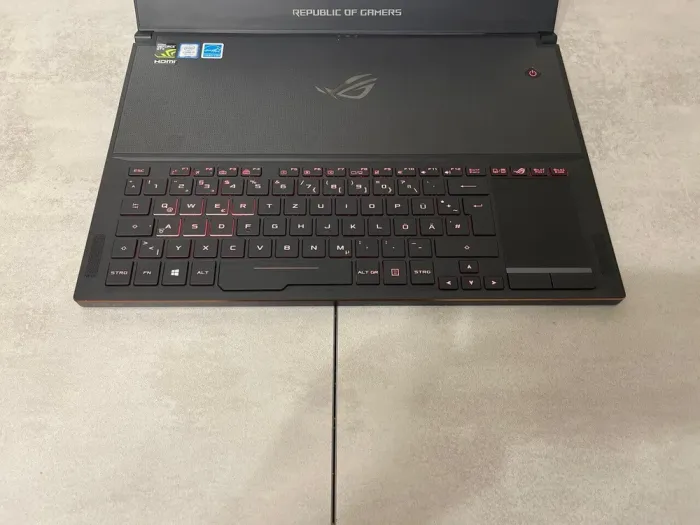 Ігровий ноутбук Asus ROG Zephyrus GX501VI-GZ020T / 15.6" (1920x1080) IPS / Intel Core i7-7700HQ (4 (8) ядра по 2,8 - 3,8 ГГц) / 16 ГБ DDR4 / 1000 ГБ SSD M.2 / nVidia GeForce GTX 1080 Max-Q, 8 ГБ GDDR5X, 256-біт / WebCam б/в - зображення 4