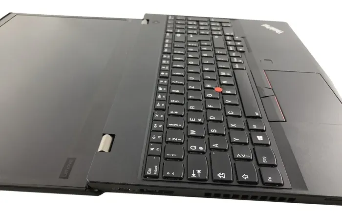 Ноутбук Lenovo ThinkPad T580 / 15.6" (1920x1080) IPS / Intel Core i5-8250U (4 (8) ядра по 1.6 - 3.4 GHz) / 16 GB DDR4 / 240 GB SSD / Intel UHD Graphics 620 / WebCam б/в - зображення 3