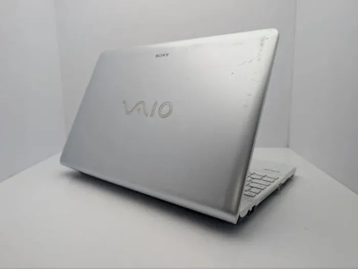 Ноутбук Sony VPC-EB / 15.6" (1366x768) TN / Intel Core i3-370M (2 (4) ядра по 2.4 GHz) / 6 GB DDR3 / 500 GB HDD / AMD Radeon HD 5650, 1 GB GDDR3, 128-bit / WebCam / DVD-ROM б/в - зображення 8