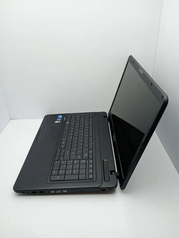 Ноутбук Toshiba Satellite L670 / 17.3" (1600x900) TN / Intel Core i3-350M (2 (4) ядра по 2.26 GHz) / 6 GB DDR3 / 320 GB HDD / Intel HD Graphics / WebCam б/в - зображення 4