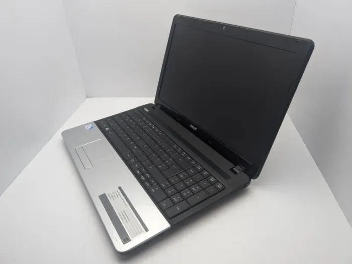 Ноутбук Acer Aspire E1-531 / 15.6" (1366x768) TN / Intel Pentium B950 (2 ядра по 2.2 GHz) / 6 GB DDR3 / 500 GB HDD / Intel HD Graphics 2000 / WebCam б/в - зображення 4