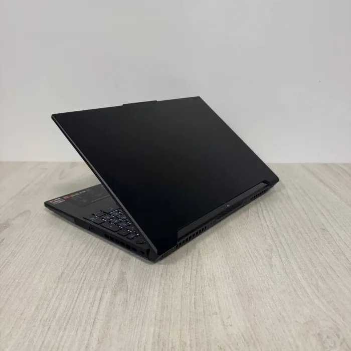 Ігровий ноутбук Asus TUF A16 FA617NT Advantage Edition / 16" (1920x1200) IPS / AMD Ryzen 7 7735HS (8 (16) ядер по 3,2 - 4,75 ГГц) / 16 ГБ DDR5 / 512 ГБ SSD NVMe / AMD Radeon RX 7700S, 8 ГБ GDDR6, 128-біт / Веб-камера б/в - зображення 6