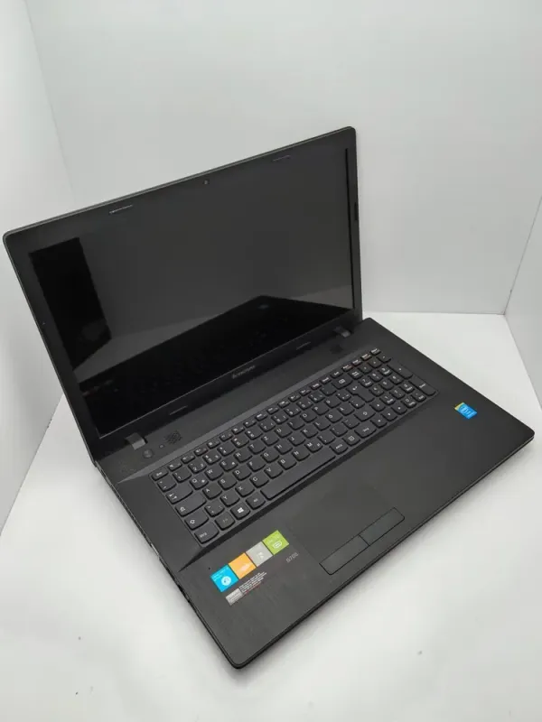 Ноутбук Lenovo G700 / 17.3" (1600x900) TN / Intel Pentium 2020M (2 ядра по 2.4 GHz) / 6 GB DDR3 / 1000 GB HDD / Intel HD Graphics / WebCam б/в - зображення 3