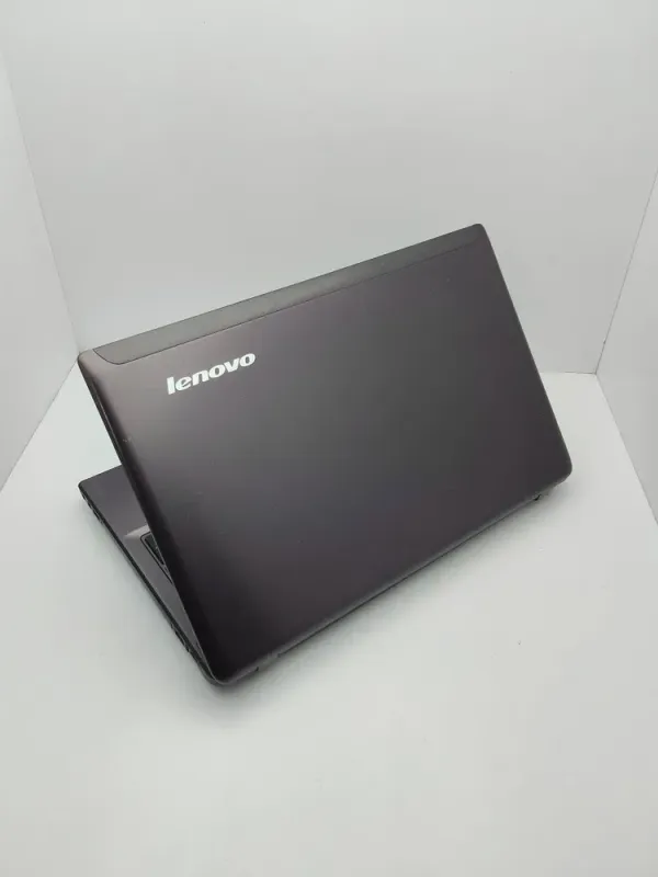 Ноутбук Lenovo IdeaPad Z570 / 15.6" (1366x768) TN / Intel Core i3-2330M (2 (4) ядра по 2.2 GHz) / 6 GB DDR3 / 500 GB HDD / nVidia GeForce GT 540M, 1 GB GDDR3, 64-bit / WebCam б/в - зображення 8