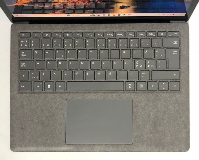 Ультрабук Б-клас Microsoft Surface Laptop 4 1950 / 13.5" (2256x1504) IPS Touch / Intel Core i7-1185G7 (4 (8) ядра по 3.0 - 4.8 GHz) / 16 GB DDR4 / 512 GB SSD NVMe / Intel Iris Plus Graphics / WebCam / Win 11 Pro б/в - зображення 8