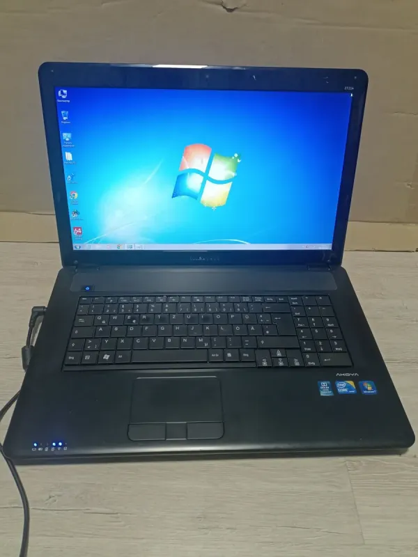 Ноутбук Б-клас Medion Akoya E7214 / 17.3" (1366x768) TN / Intel Core i3-350M (2 (4) ядра по 2.26 GHz) / 4 GB DDR3 / 320 GB HDD / Intel HD Graphics / АКБ відсутня б/в - зображення 2