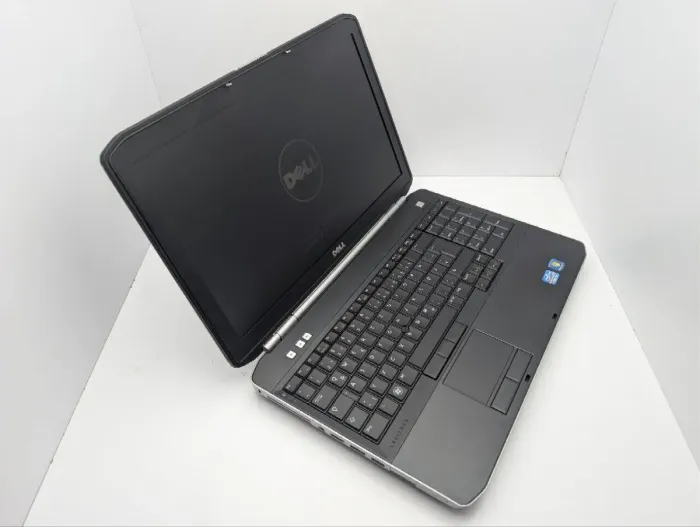 Ноутбук Dell Latitude E5520 / 15.6" (1366x768) TN / Intel Core i3-2330M (2 (4) ядра по 2.2 GHz) / 6 GB DDR3 / 320 GB HDD / Intel HD Graphics 3000 / DVD-ROM б/в - зображення 6